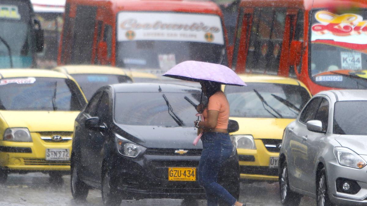 Lluvias siguen causando estragos en Barranquilla y su área metropolitana : vías bloqueadas y viviendas dañadas por aguacero