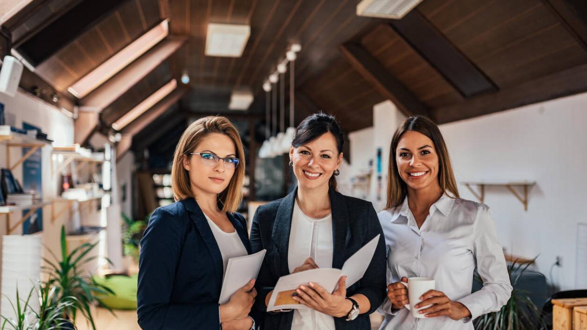 Empresas lideradas por mujeres emplean menos personal, revela estudio: estas son las razones