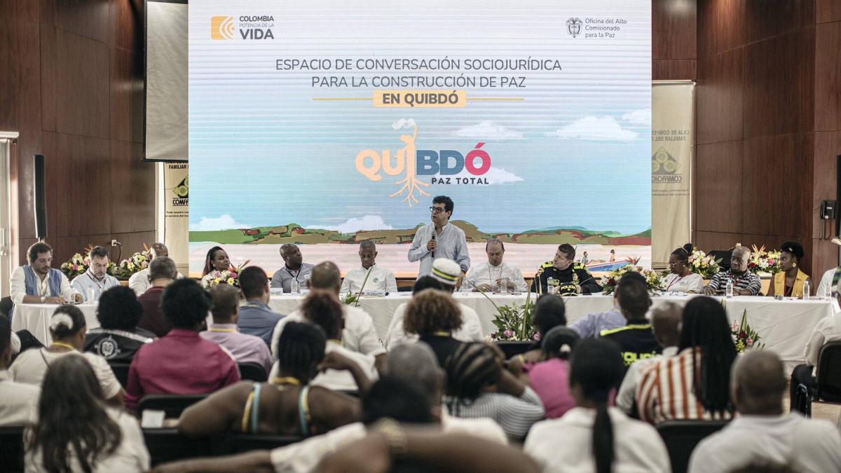 Estructuras armadas de Quibdó se comprometen a seguir en espacio de conversación con el Gobierno y hablan de tregua con el clan del Golfo