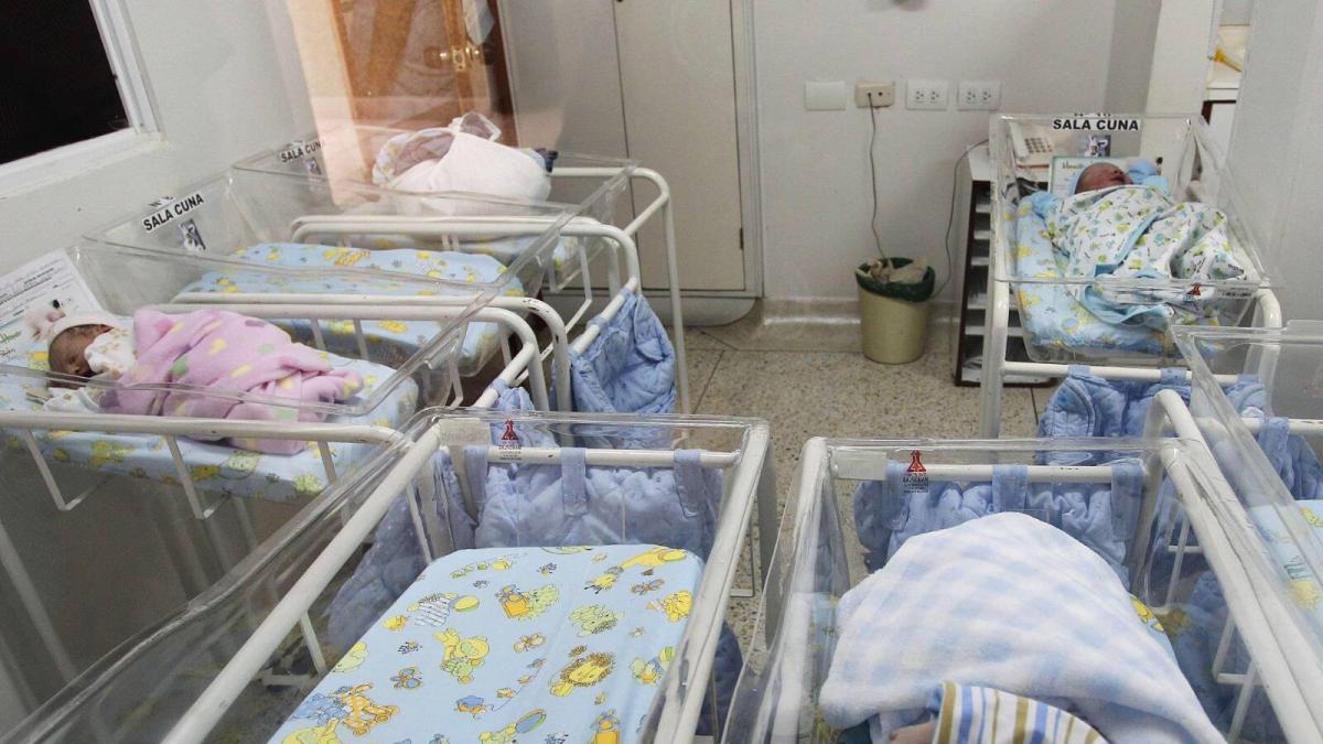 Alerta por cierre de camas para la atención de partos en Medellín, 'ya no es negocio'