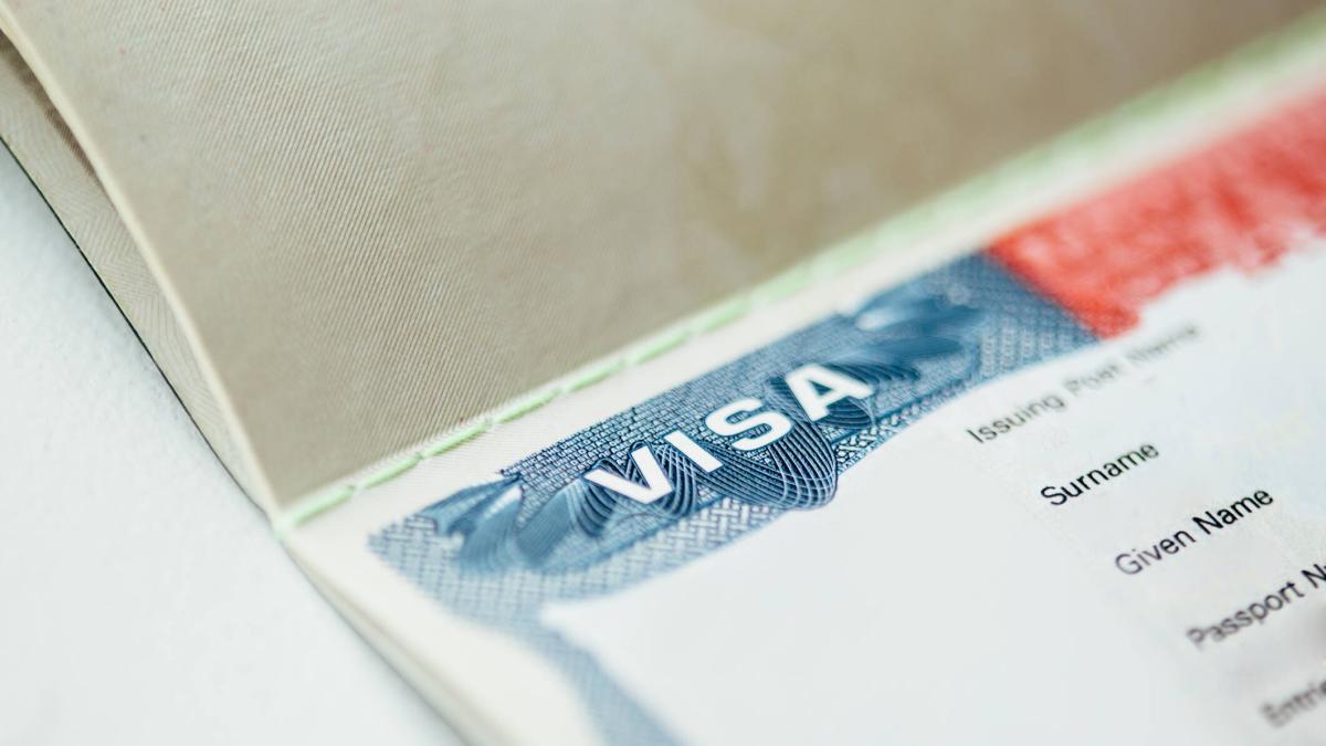 Administración Trump revela cómo identificó a los estudiantes migrantes para quitarles la visa