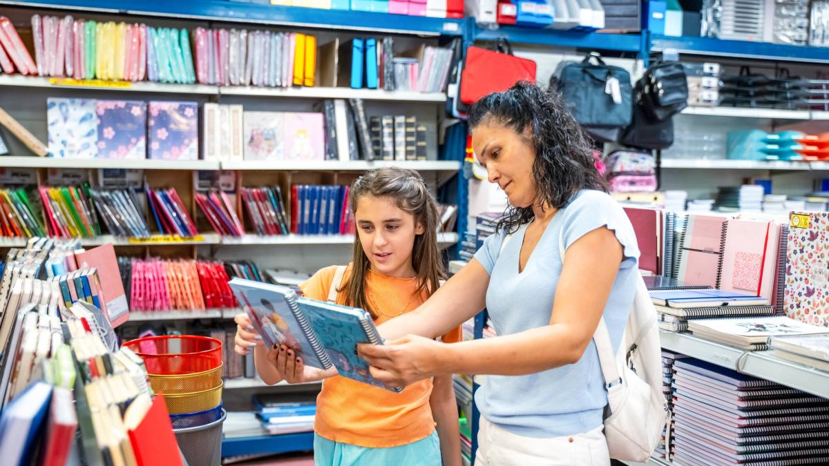 Así puede acceder al subsidio de la caja de compensación para comprar útiles escolares: tome nota