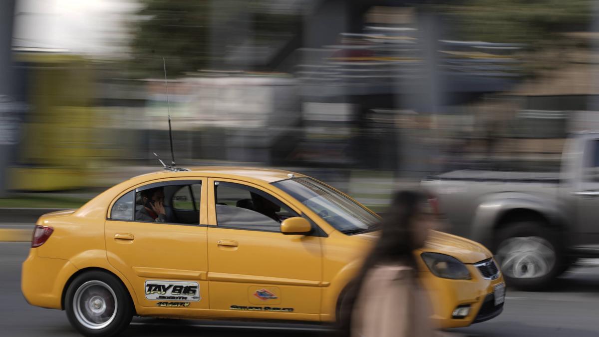 ¿Cuánto cuesta el recargo de taxi desde y hacia el aeropuerto de Bogotá en 2024?