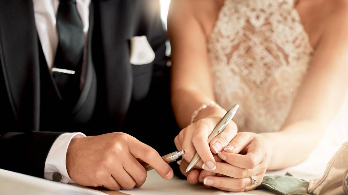 ¿Cómo funciona el ‘perdón’ que debe pedir un indocumentado si se casa con un ciudadano?