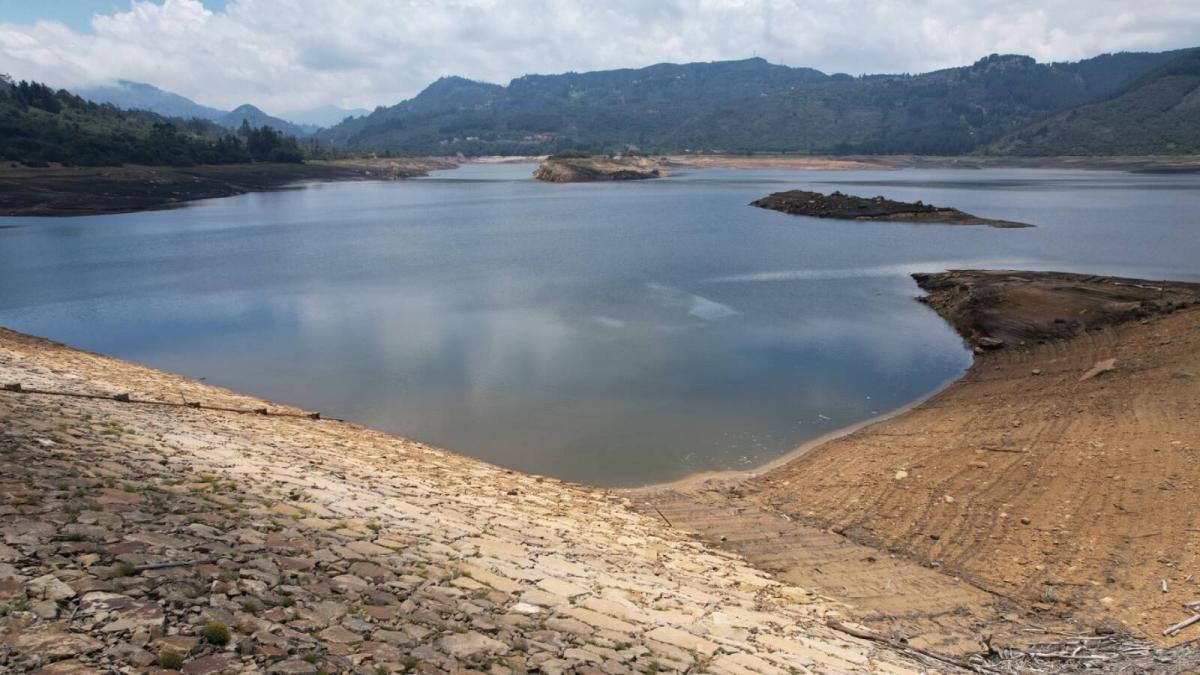 ‘El agua subió como si Bogotá tuviera 500.000 personas más’: gerente del Acueducto