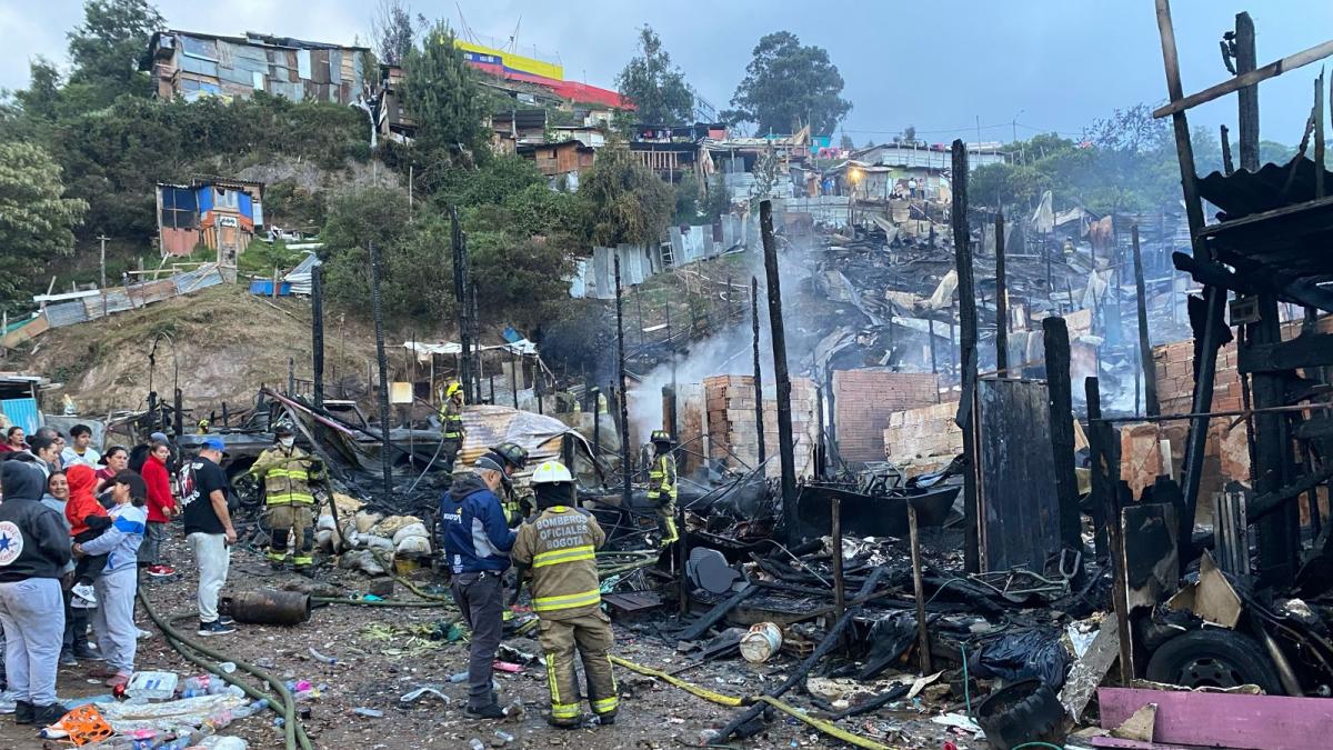 El drama de las familias detrás del incendio que calcinó varias viviendas en Bogotá