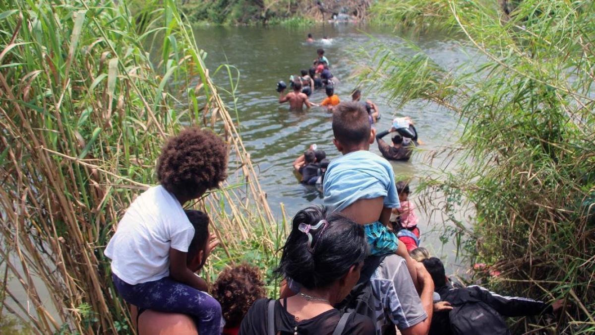 Sube número de migrantes que cruzaron selva del Darién en Panamá