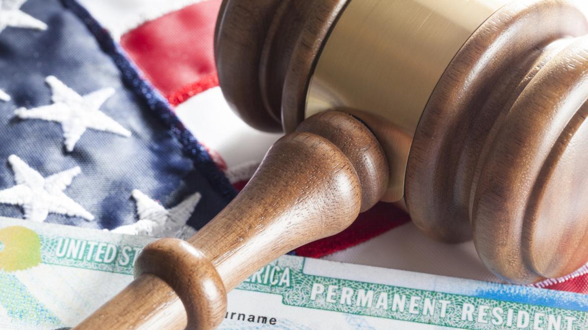 ¿Inmigrantes con antecedentes judiciales pueden tener la Green Card?