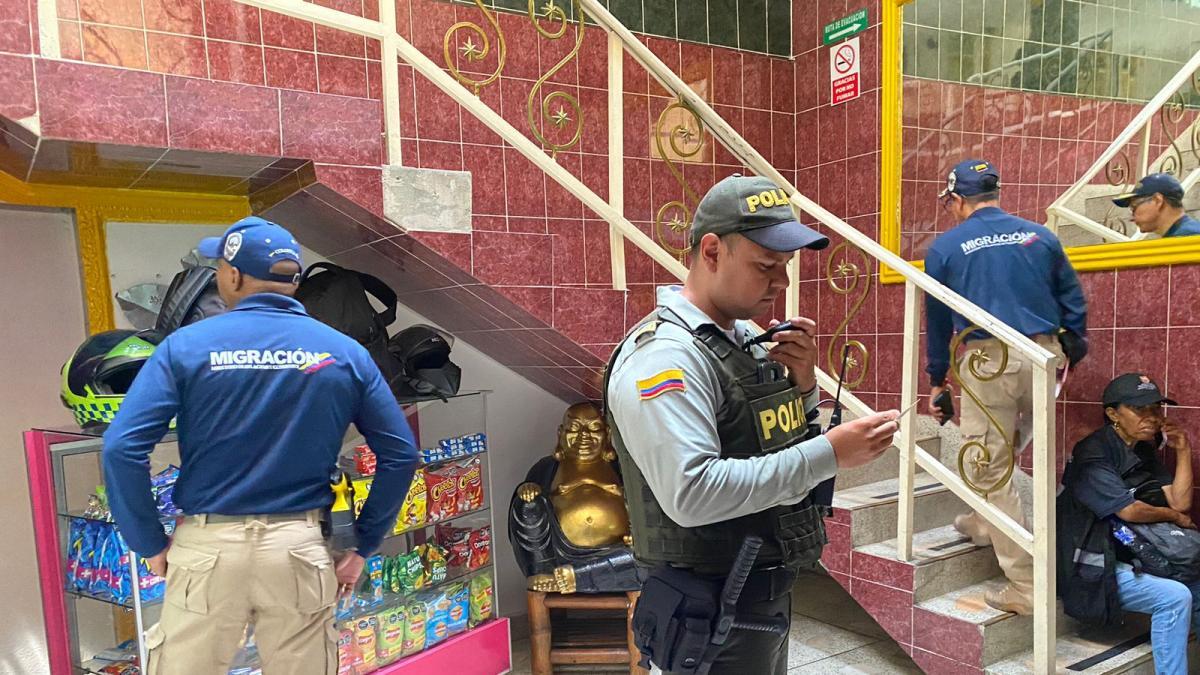 Dos policías estarían al servicio de una red criminal de contrabando en Colombia