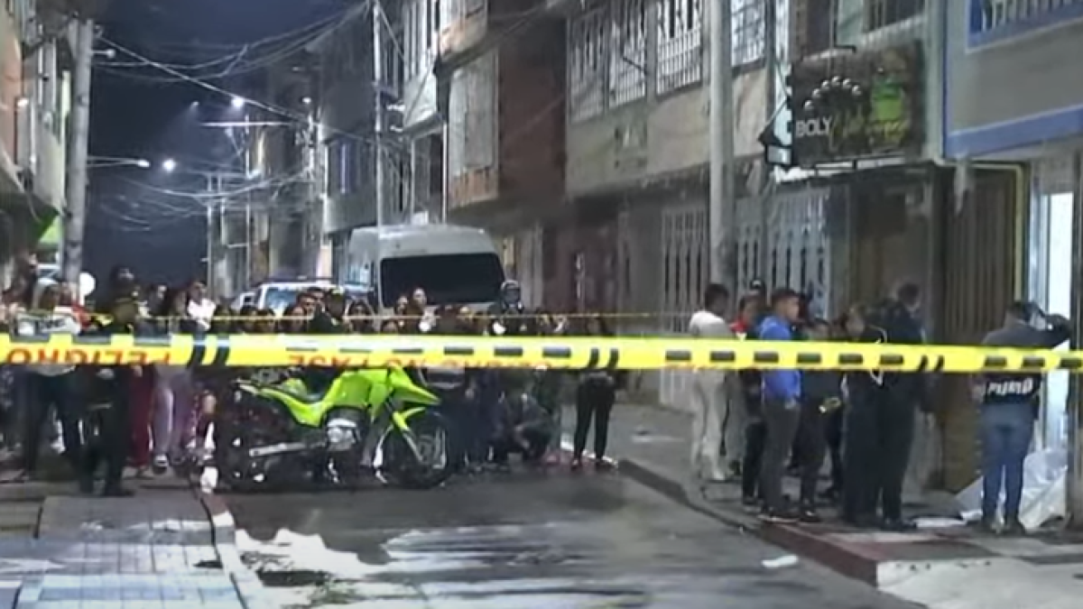 Asesinan a hombre en la puerta de su casa en Bogotá: en video habría quedado registrado el crimen