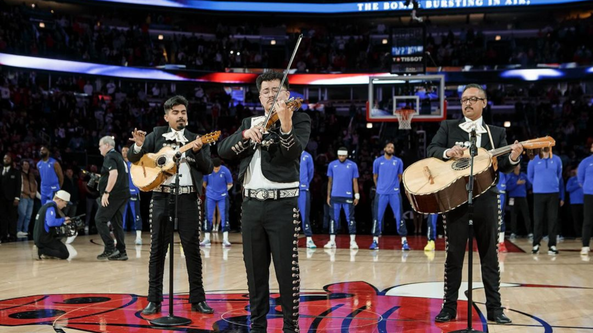 ¿Cómo se escucha el himno de EE. UU. en mariachi? En Chicago hicieron la prueba