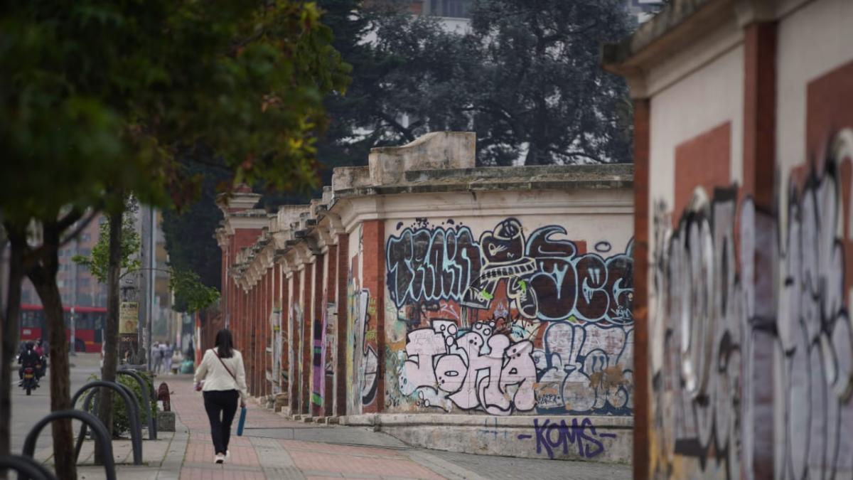 ¿Qué le están haciendo a la fachada del Cementerio Central en Bogotá?