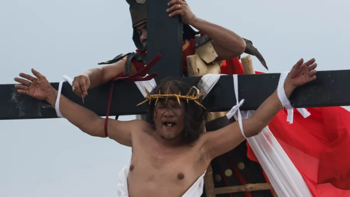 Fotos: hombres fueron ‘crucificados’ en Filipinas este Viernes Santo en representación del Viacrucis