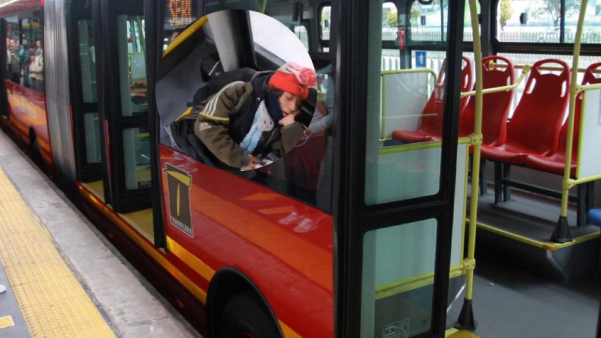 Video | Graban a hombre durmiendo con un ‘arma’ en bus de TransMilenio: empresa aclaró el caso