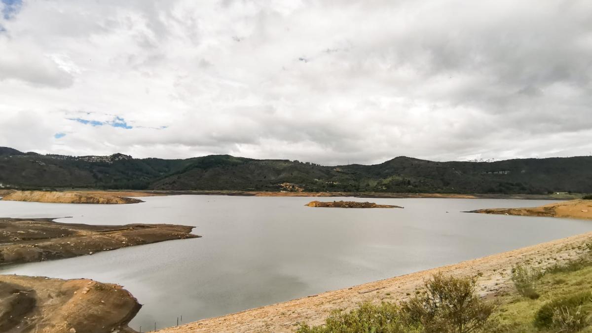 Las impactantes imágenes del bajo nivel de agua del embalse de San Rafael