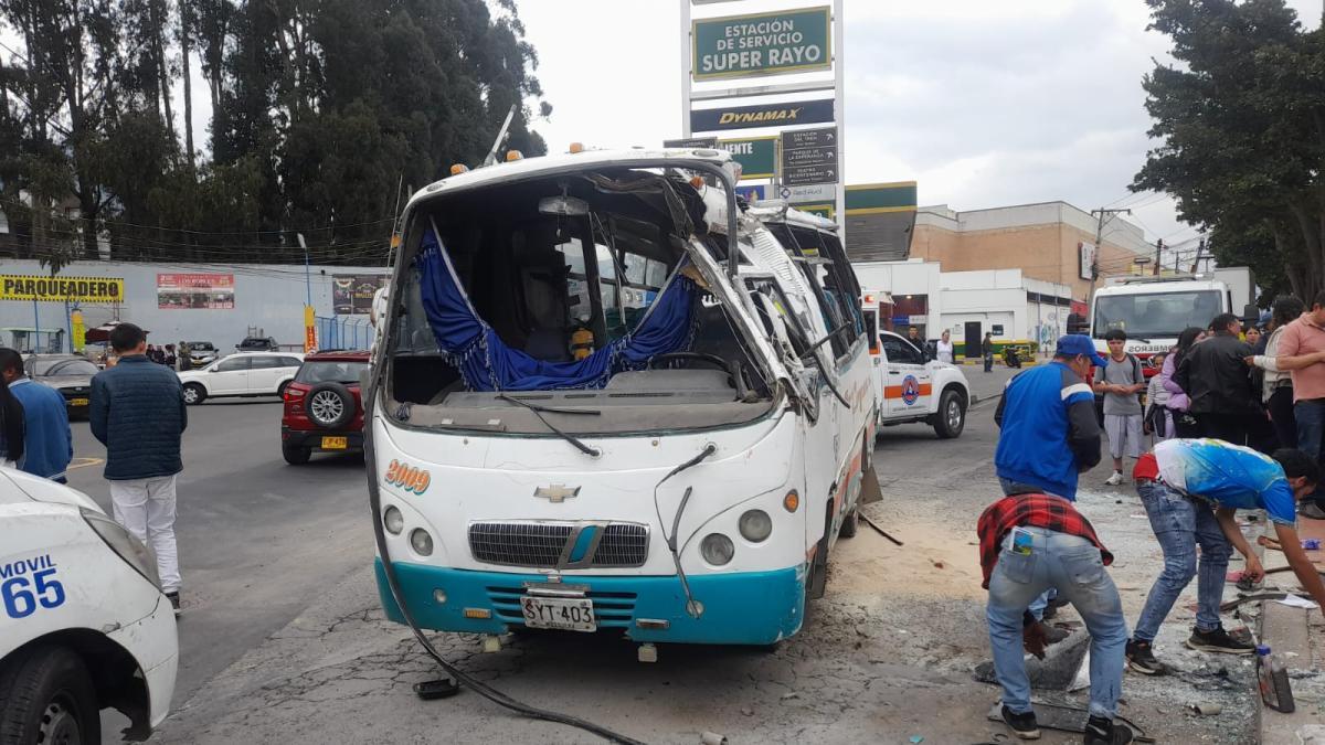 Grave accidente en Zipaquirá deja 25 heridos: bus se volcó, al parecer, por fallas mecánicas