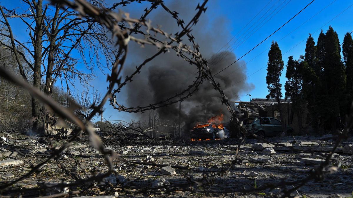 Ataques a la central ucraniana de Zaporiyia elevan riesgo de accidente nuclear, advierte la ONU