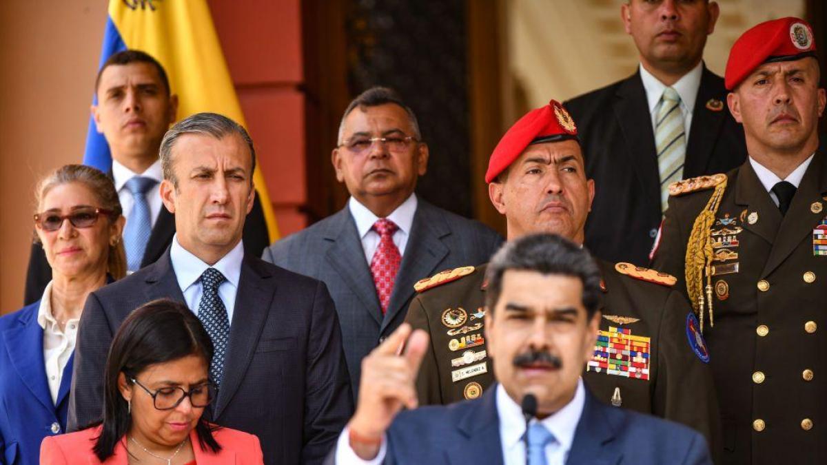 ¿Los conspiradores estaban con Nicolás Maduro? Así fue cómo un ministro casi implosiona al chavismo