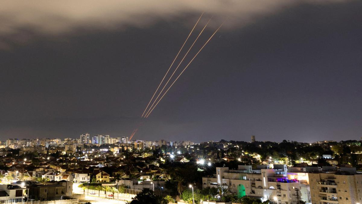 Hezbolá afirma que lanzó otra vez ‘decenas’ de cohetes contra Israel en Oriente Próximo: esto es lo que se sabe