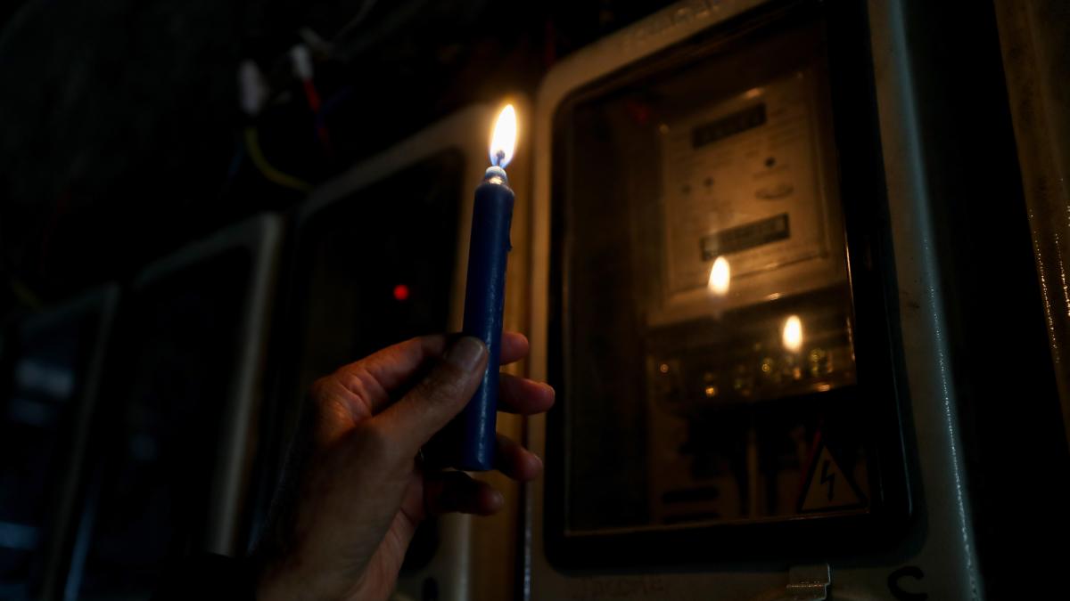 Ecuador suspende los apagones, pero no da por terminada la crisis eléctrica
