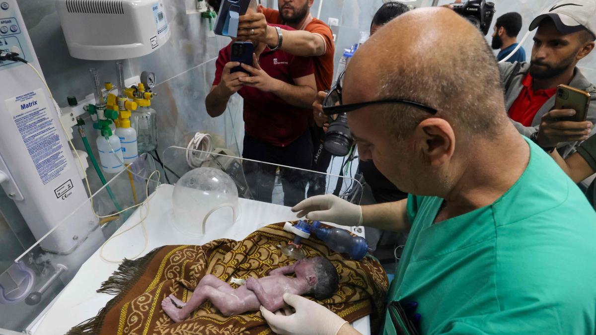 Gaza: salvan vida de una bebé tras cesárea a su madre, quien llegó agonizando al hospital tras bombardeo de Israel
