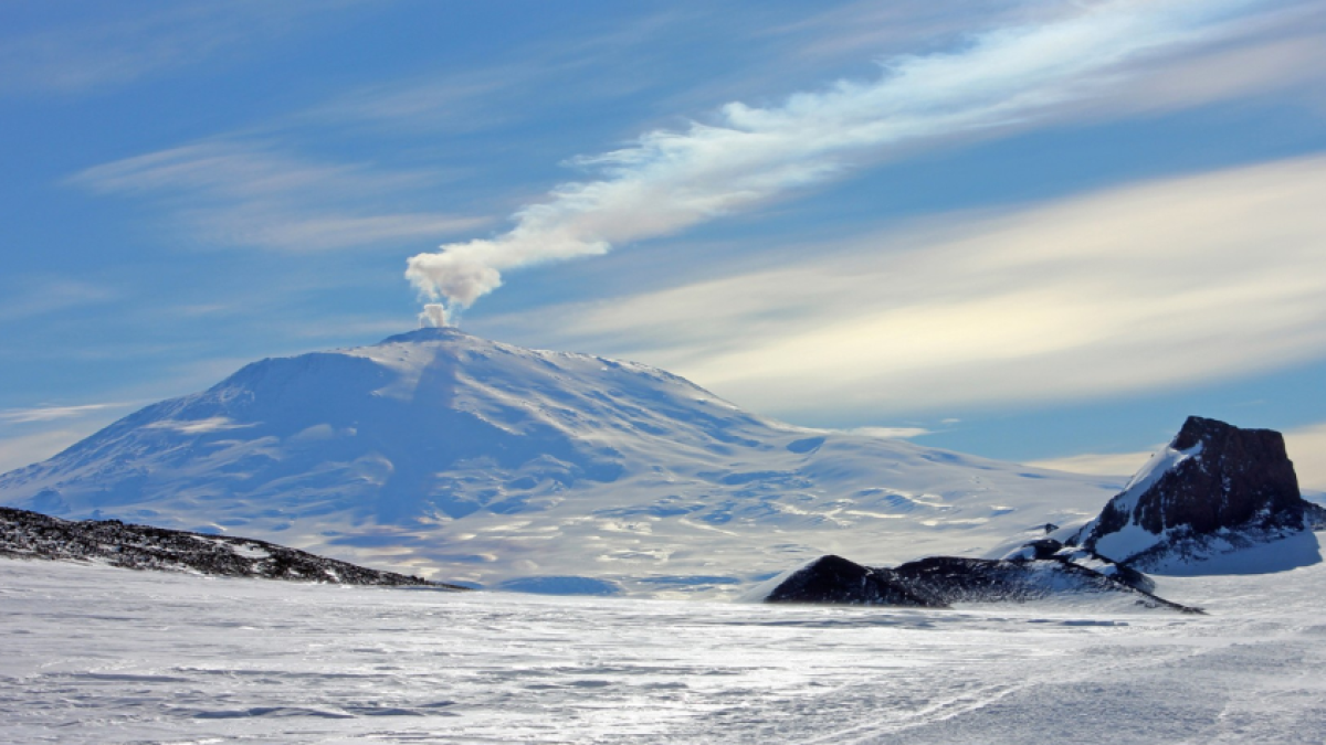 Un vulcano attivo in Antartide produce polvere d’oro del valore di milioni