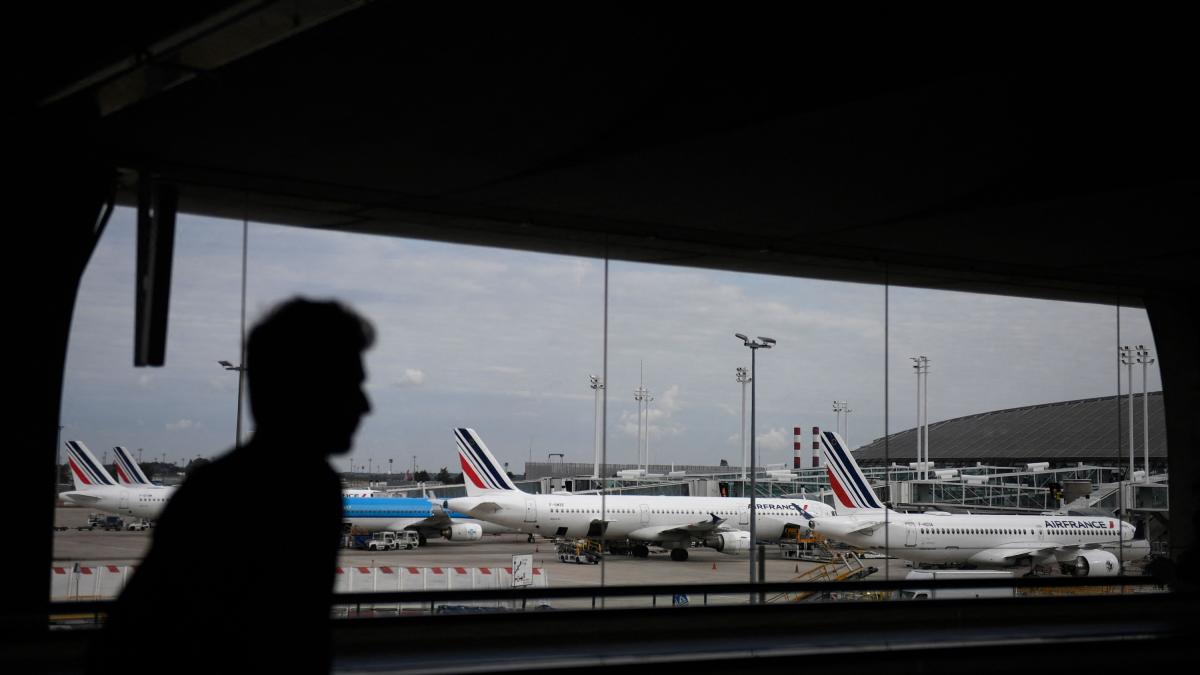 La razón por la que cientos de vuelos tendrán que cancelarse este jueves en Francia