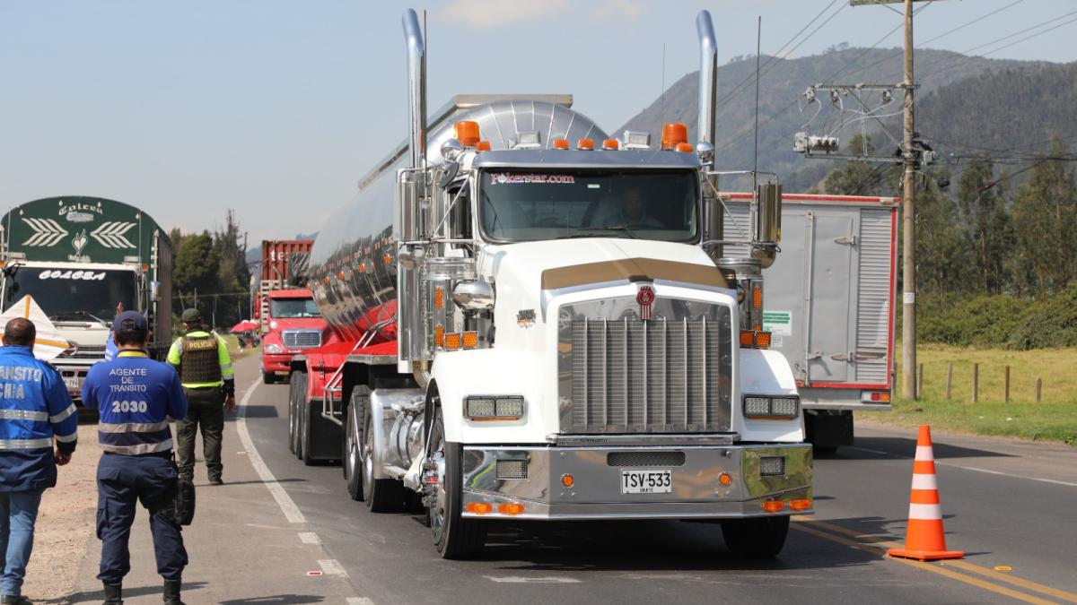 Chía restringe la circulación de vehículos de carga pesada ¿qué implicaciones tiene esta medida para Bogotá y la región?