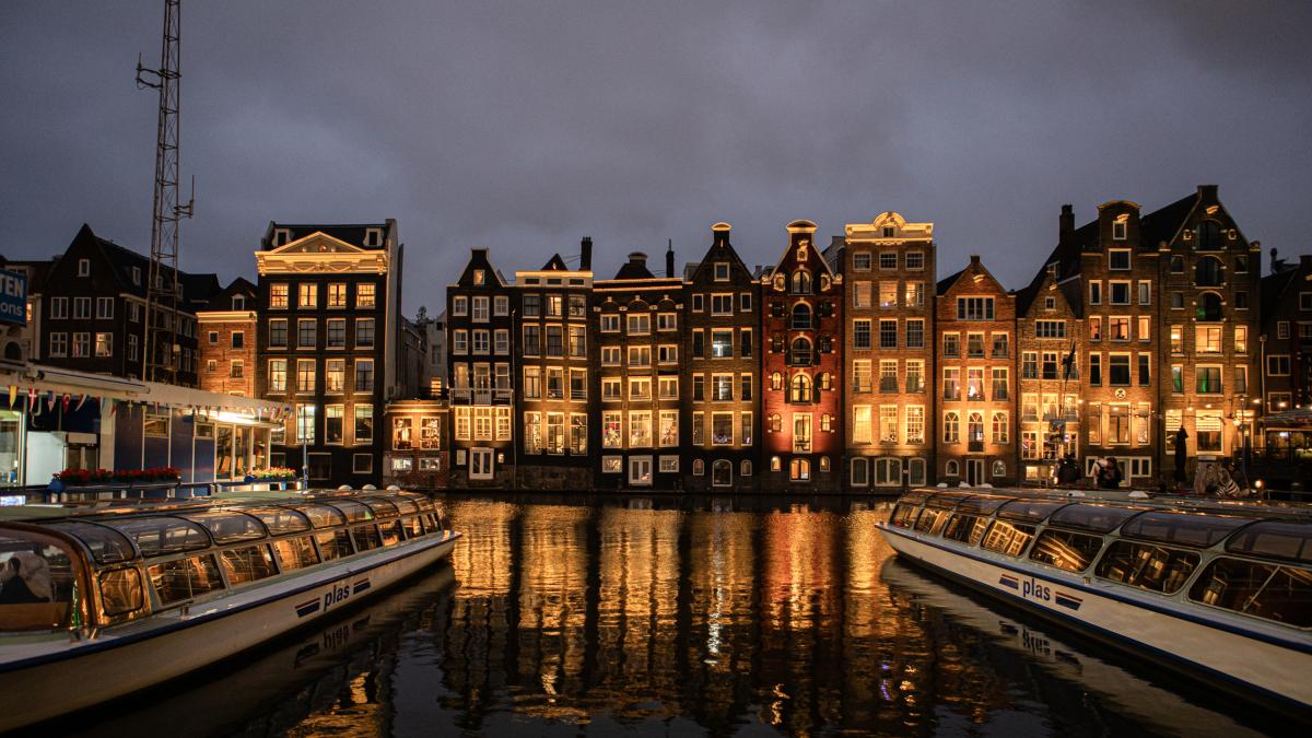 Ámsterdam prohíbe los hoteles nuevos: el último esfuerzo para luchar contra el turismo excesivo