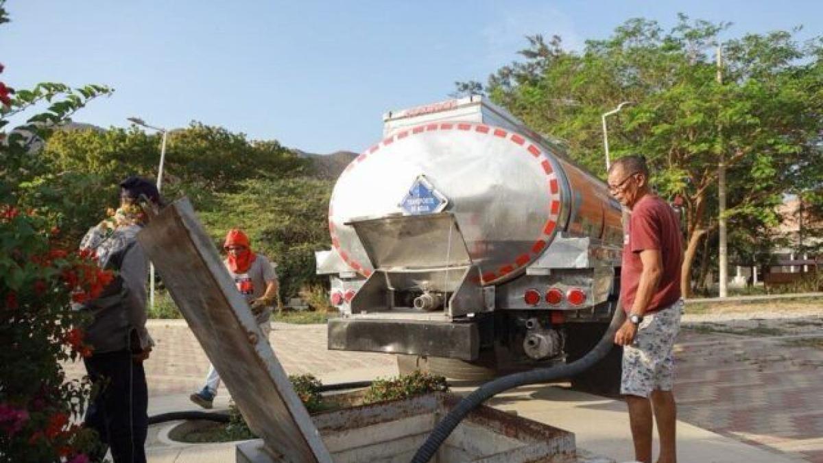 Cuestionan millonario contrato con carrotanques para llevar agua a barrios de Santa Marta