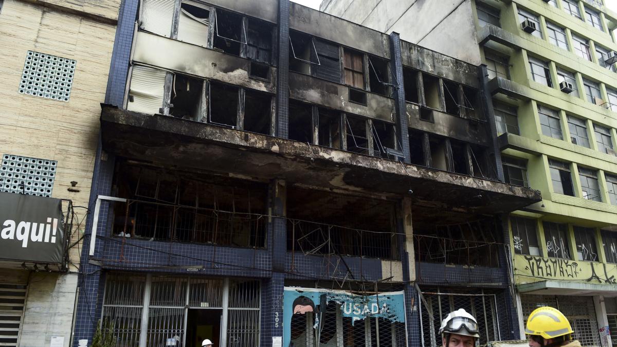 Al menos 10 muertos deja incendio de albergue en el sur de Brasil