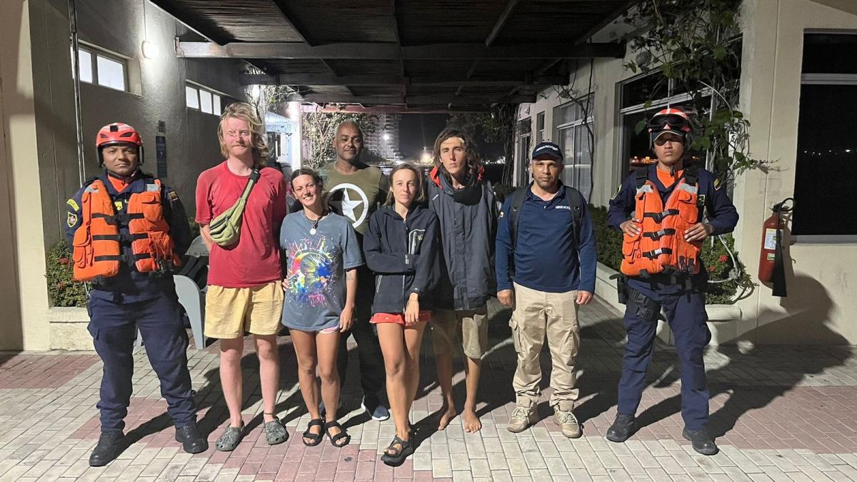 La Armada rescató a cinco turistas europeos que estaban a la deriva en el Mar Caribe