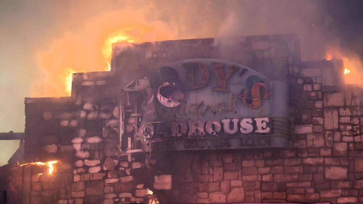 Florida: el Cody’s Original Roadhouse de Tampa quedó casi en cenizas por este incendio