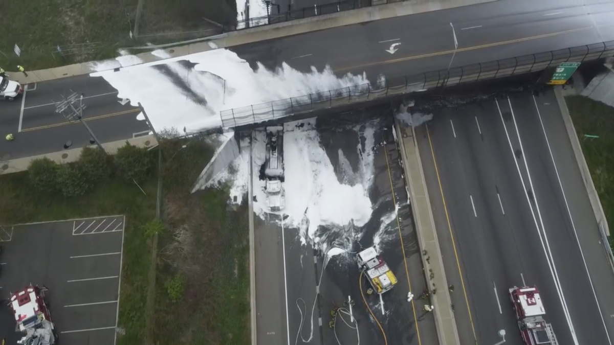 Connecticut: cierran la carretera I-95 por este aparatoso accidente con un camión