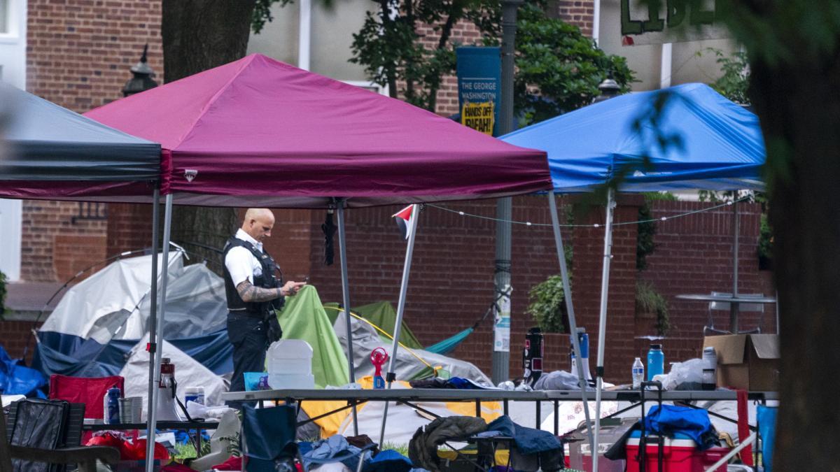 Estados Unidos: policía desaloja campamento de manifestantes propalestinos en la Universidad George Washington