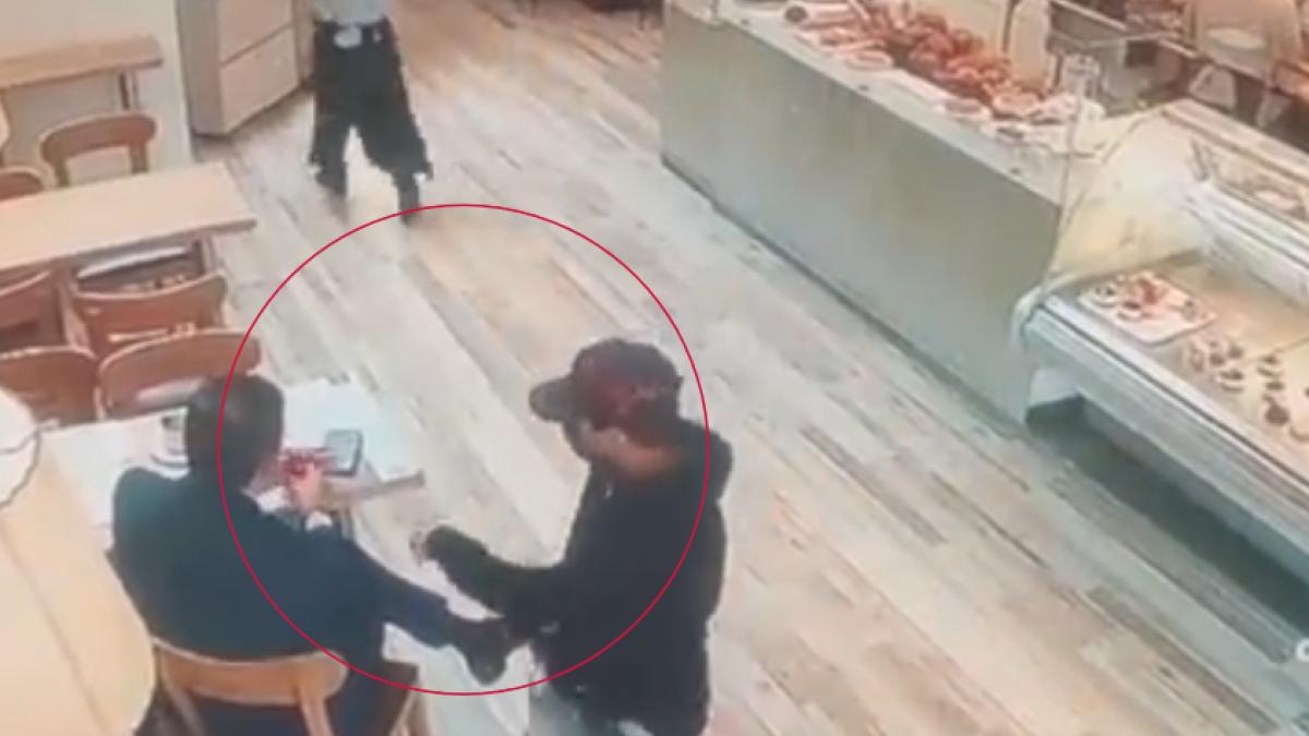 Video | Tenebroso robo con arma de fuego en prestigioso restaurante del norte de Bogotá: ladrón iba por lujoso objeto