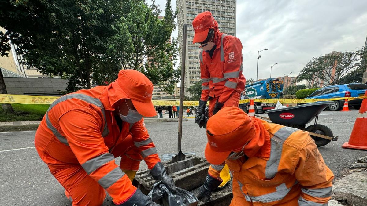 Este año se han retirado 31.000 toneladas de basuras de los sumideros de Bogotá, suciedad puede generar tragedias en épocas de lluvias