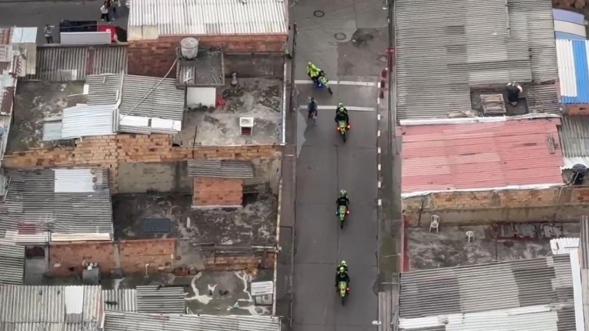 Con ayuda del Halcón de la Policía capturaron a delincuentes que robaron un camión de reconocida empresa de gaseosas en Bogotá