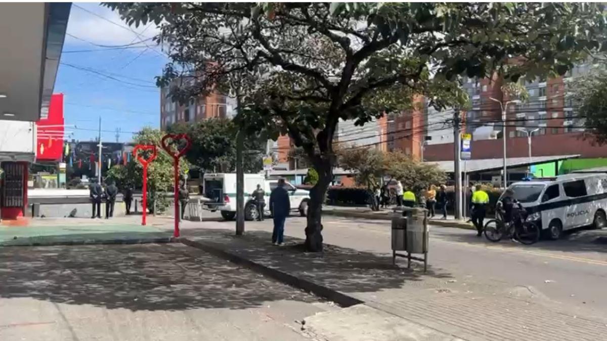 Alerta: Policía verifica la posible presencia de explosivos en la calle 140 en un contenedor de basuras en el norte de Bogotá