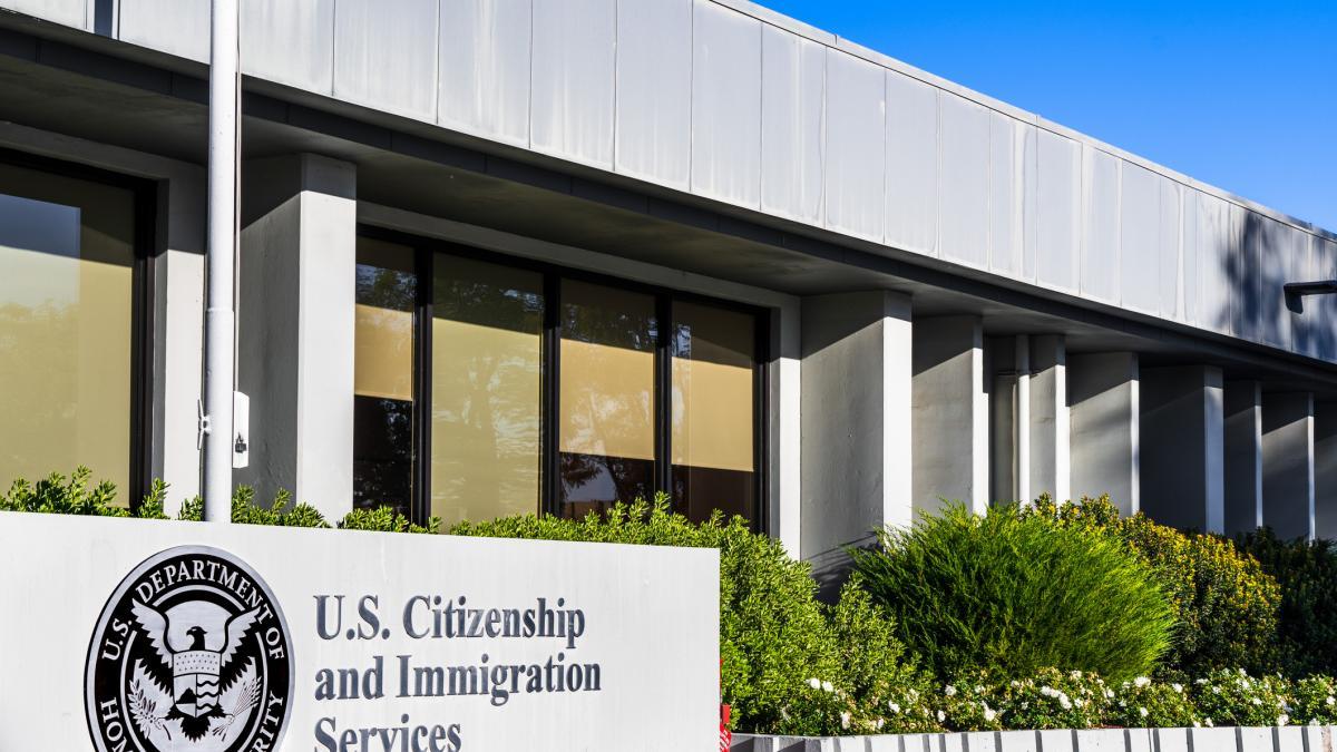 Uscis redujo los tiempos de procesamiento de algunos trámites: ¿cuáles?