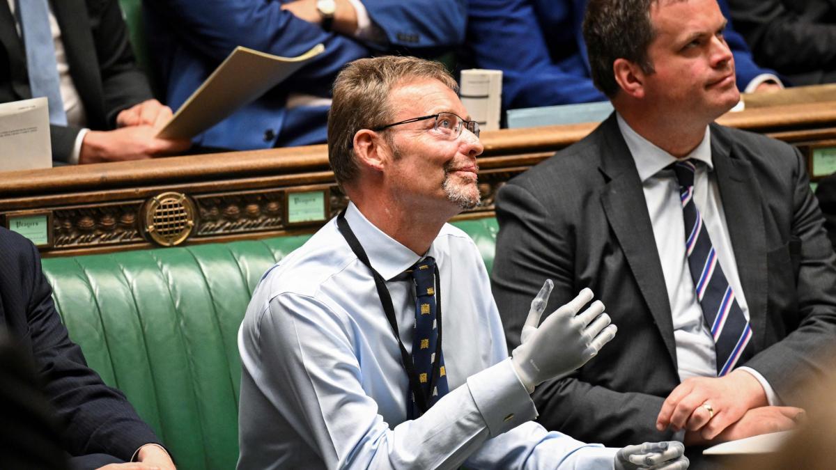 Craig Mackinlay, This Is The Life Of The First Bionic Parliamentarian ...