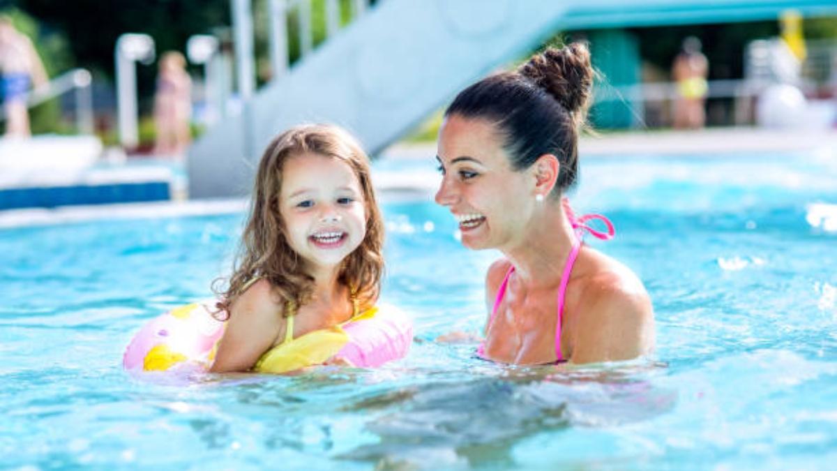 En Miami hay clases de natación gratis para los niños: ¿cómo las consigo?