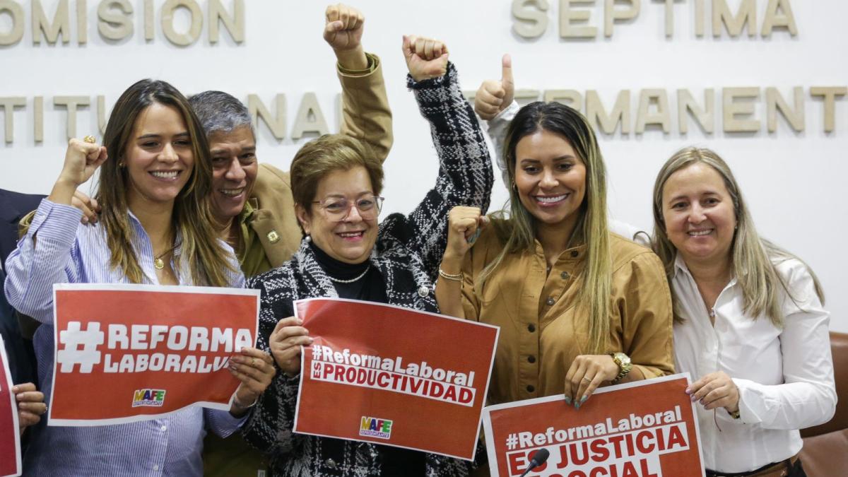 Nuevos permisos y recargos, entre los puntos clave que van aprobados hasta ahora en la reforma laboral