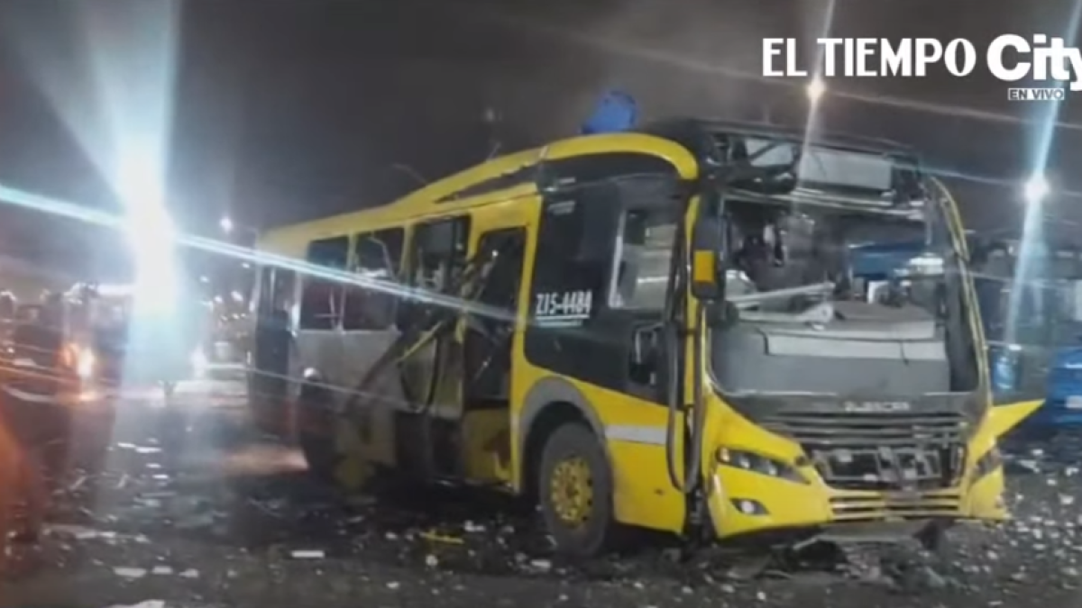 Explosión en patio del Sitp en Bogotá: cilindros de gas en bus habrían estallado y hay varios vehículos incinerados 