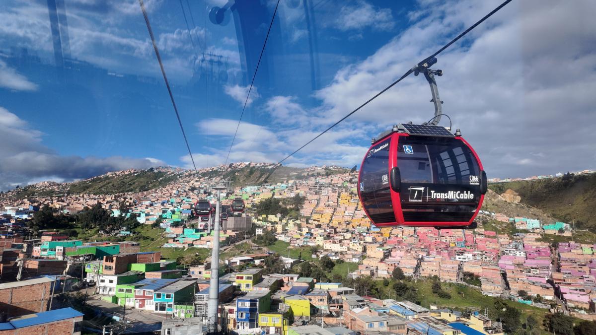 ‘El cable aéreo de Ciudad Bolívar pasó de ser ‘el caballito’ a ‘la tortuga’ ‘: ciudadanos denuncian fallas en TransMiCable de Bogotá 