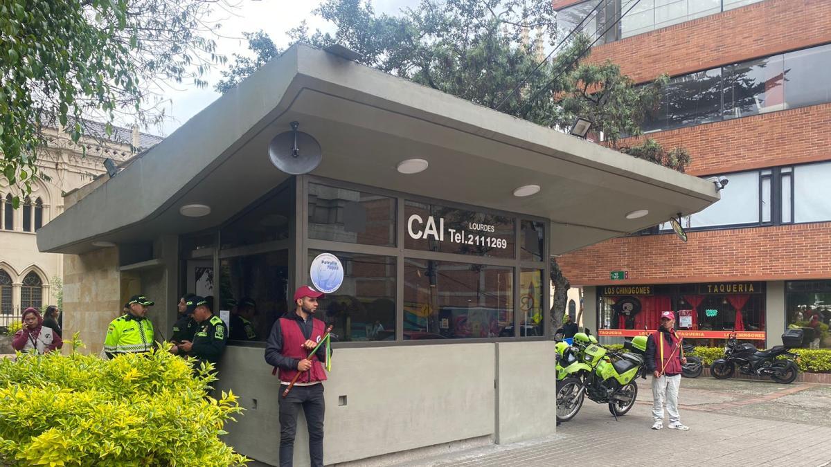 La historia detrás de ‘millonario robo’ por el que autoridades indígenas piden que se entregue a dos exmiembros de comunidad en un CAI de Bogotá 