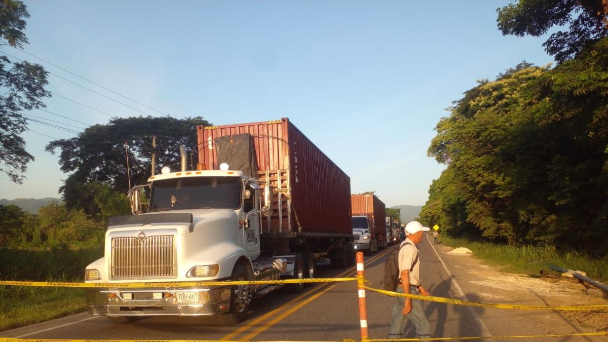 Campesinos y pescadores de Luruaco realizan bloqueo en la vía que conecta a Barranquilla con Cartagena