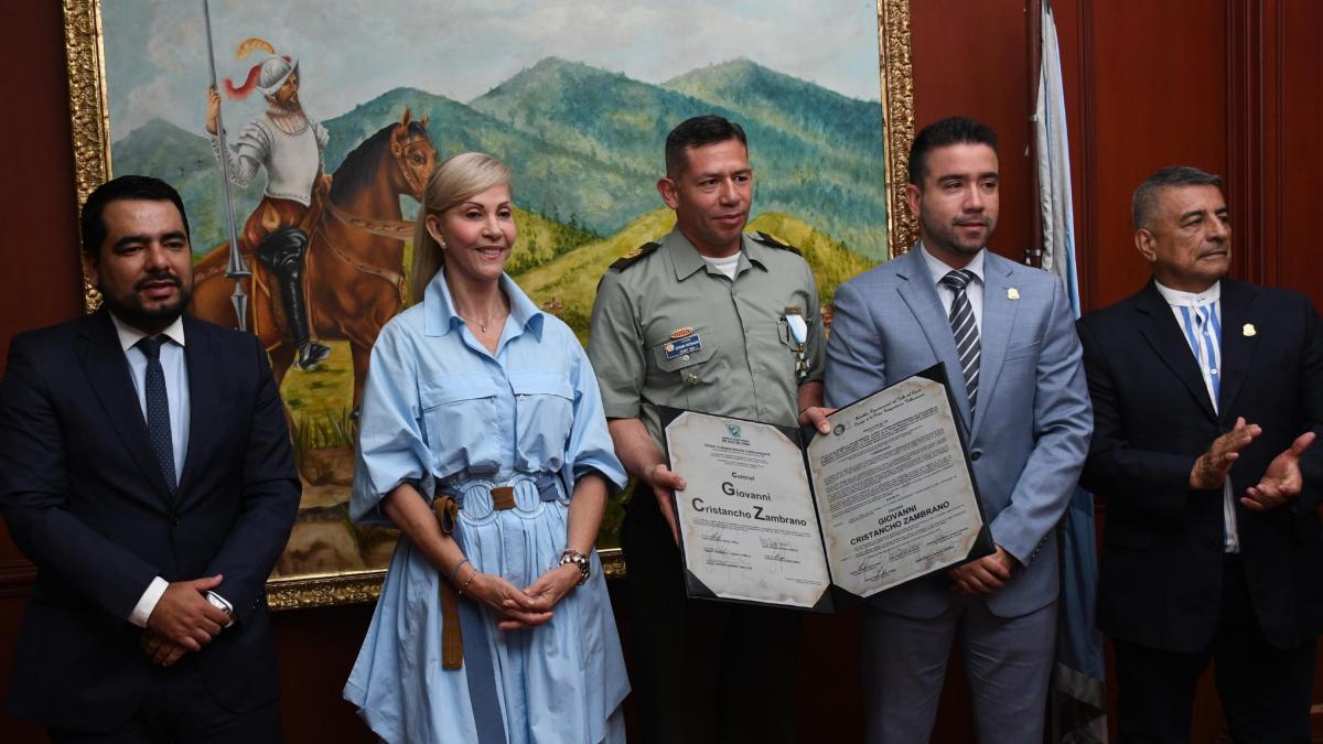 Condecoran a miembros de la Fuerza Pública en el Valle del Cauca 