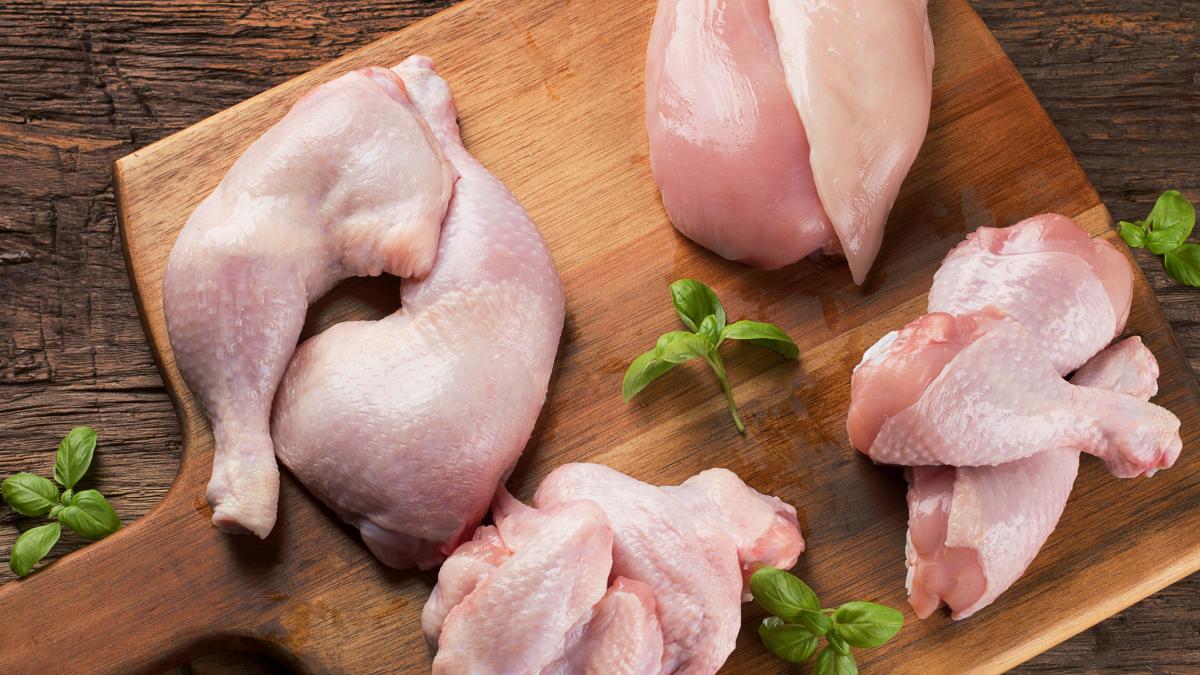 Carnicero explica cómo aprovechar al máximo la carne de pollo y cómo pedirla en la carnicería