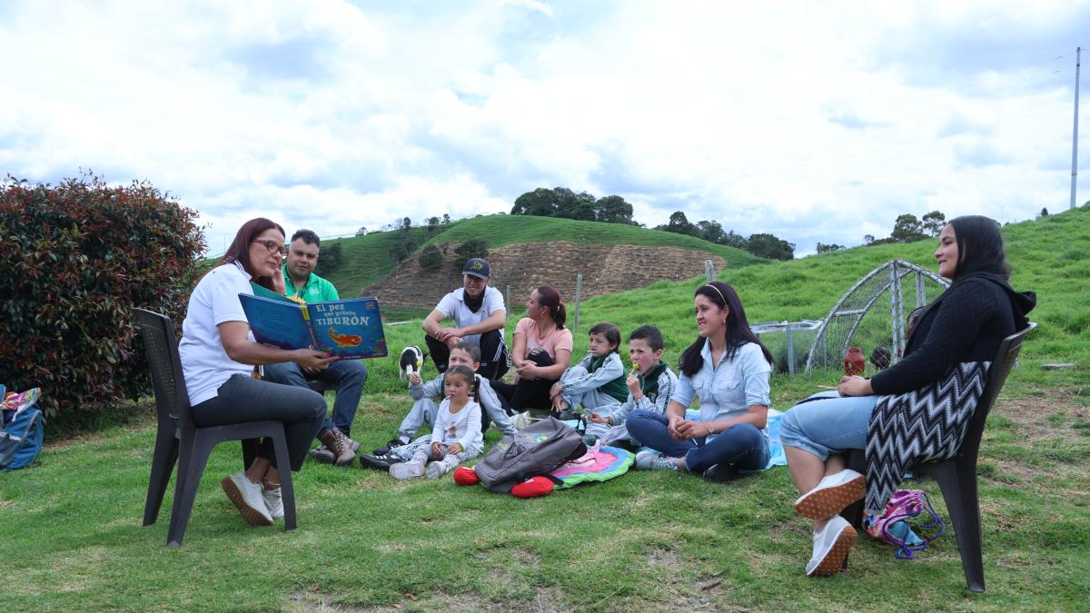 A una vereda de Antioquia donde solo llegaba la basura y la leche, ahora llegó la lectura